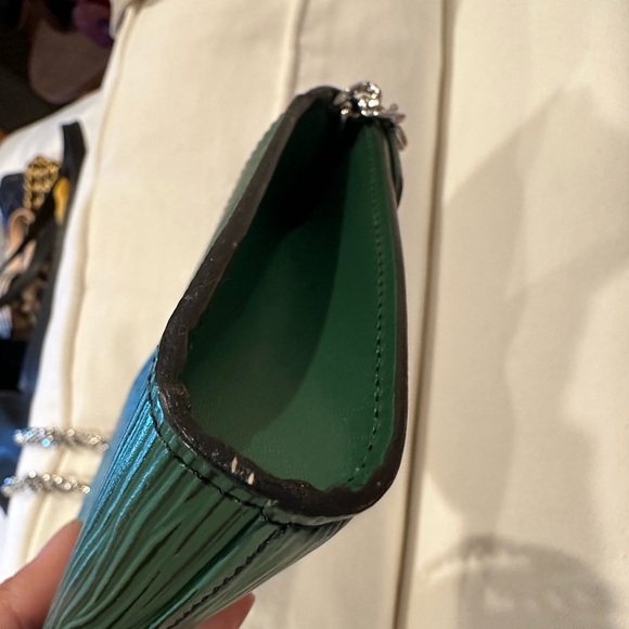 LOUIS VUITTON CLUTCH GREEN EPI 🌟AUTHENTIC 🌟 - Picture 5 of 15